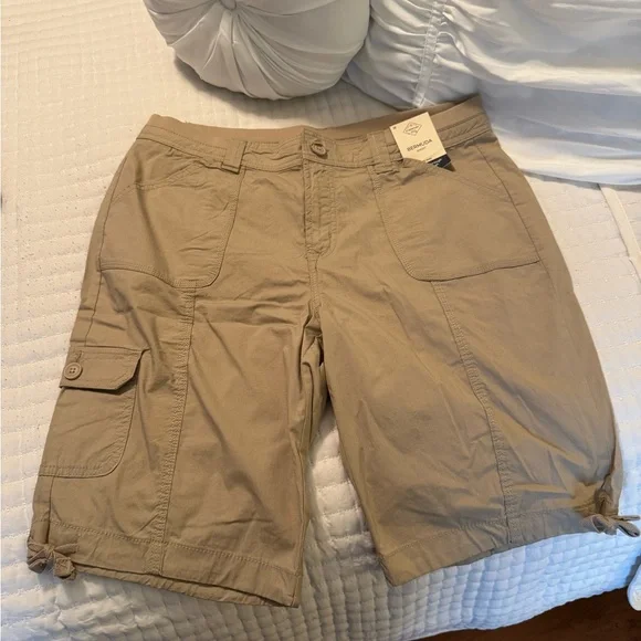 St. John's Bay Women's Beige Cargo Shorts size 12 beach, vacation, casual - Picture 1 of 6